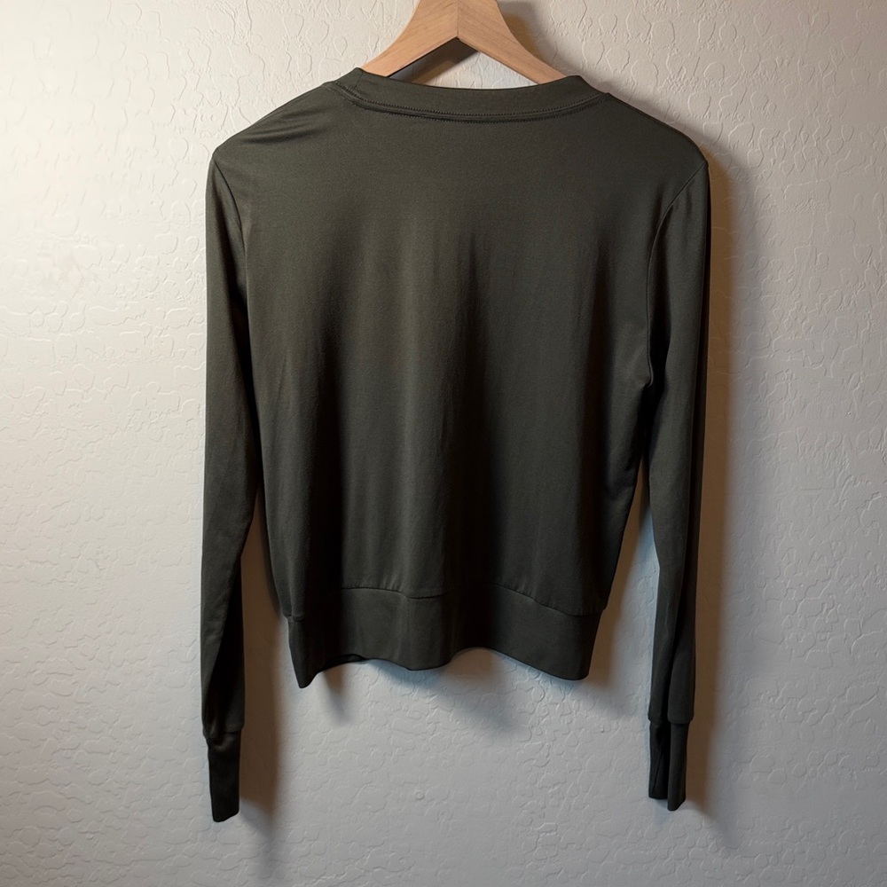 Vuori Daydream Performance Long Sleeve Crewneck Tee in Oregano Size M - Picture 5 of 5